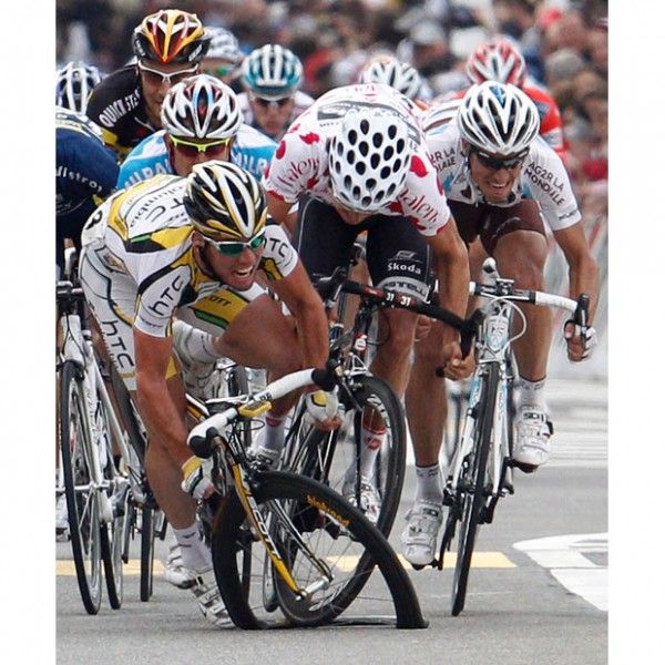 Массовое столкновение во время 4го этапа Тур де Свисс (10 фото + видео)