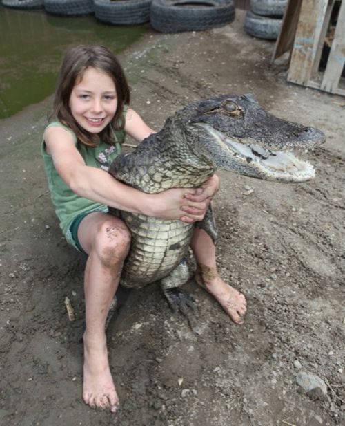9-летняя девочка, работающая с крокодилами (7 фото)