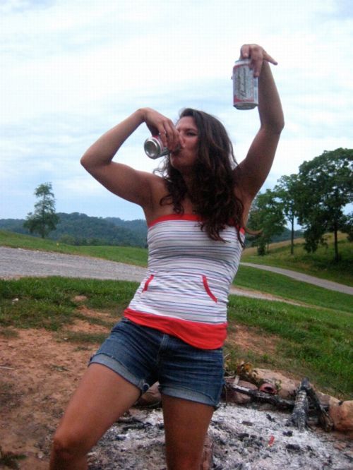 Девушки быстро пьют пиво (59 фото)