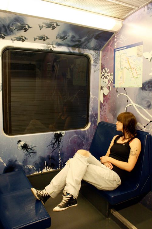 Красивый вагон метро (9 фото)