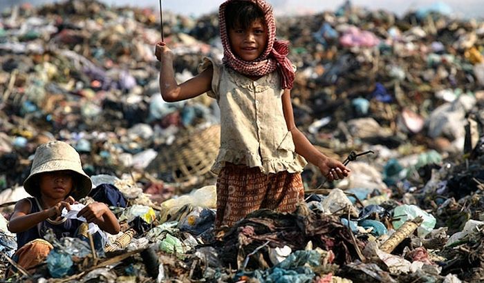 Жизнь на свалке в Пномпень (96 фото)