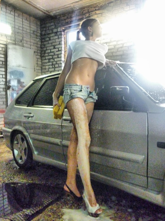 Голые девушки моют машины (65 фото) - секс фото