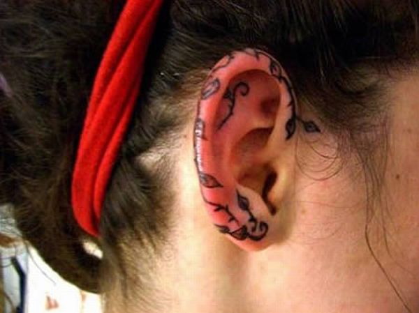 Татуировки на ушах (13 фото)