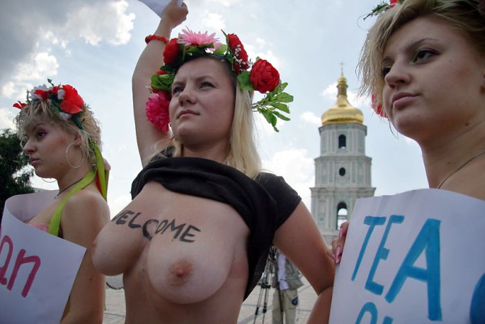 Снова украинские девушки протестуют (4 фото + видео) НЮ