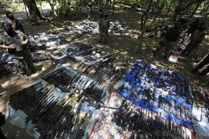 Оружие мексиканских наркоторговцев (30 фото)