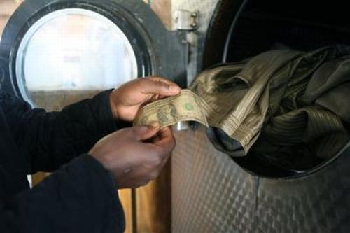 Отмывание денег по-зимбабвийски (5 фото)