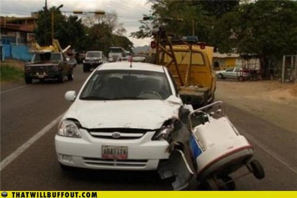 Автомобили в неприятных ситуациях (75 фото)