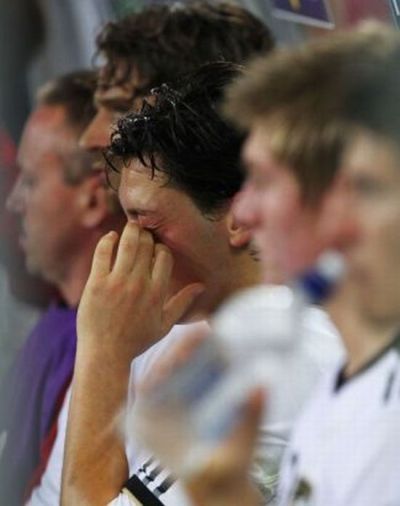 Слезы футбола. Когда взрослые мужчины плачут (20 фото)