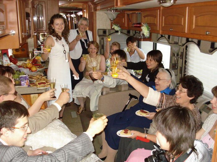 Автобус для вечеринок (14 фото)