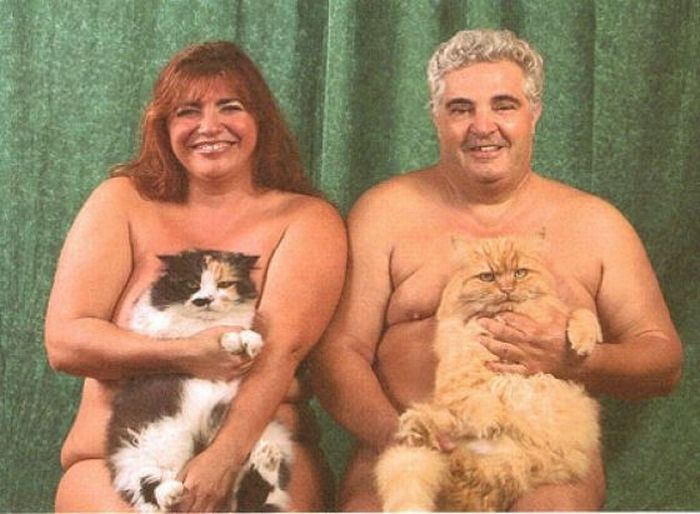 Смешные и странные семейные фотографии с животными (30 фото)