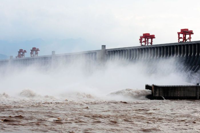 Китайская дамба против наводнения (12 фото)