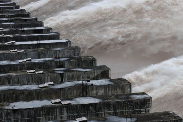 Китайская дамба против наводнения (12 фото)