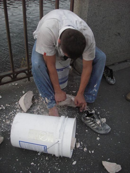 И снова в Питере пытались утопить человека в бетонных башмаках (5 фото)
