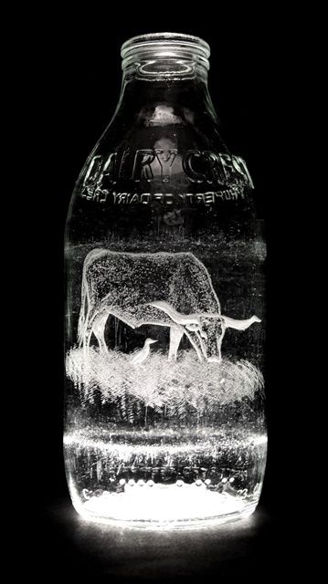 Рисунки на бутылках от молока (32 фото)