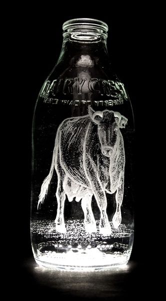 Рисунки на бутылках от молока (32 фото)