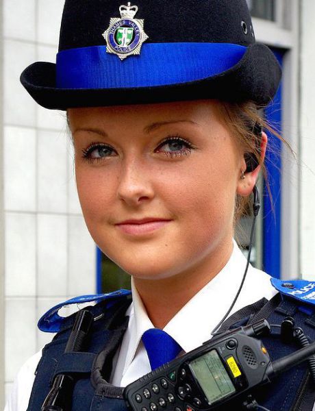 Красивые полицейские (35 фото)