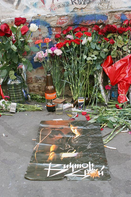 Как фанаты отметили 20 лет со дня смерти Виктора Цоя (37 фото)