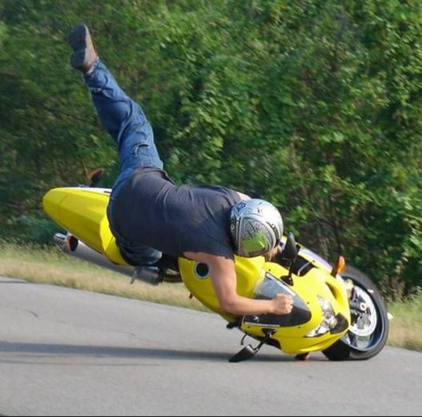 Падение мотоциклистов (18 фото)
