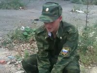 Как пожарить яичницу на саперной лопатке (4.5 мб)