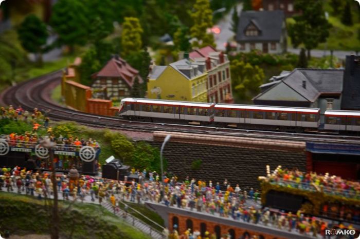 Самая крутая в мире миниатюрная железная дорога - Miniatur Wunderland (68 фото)