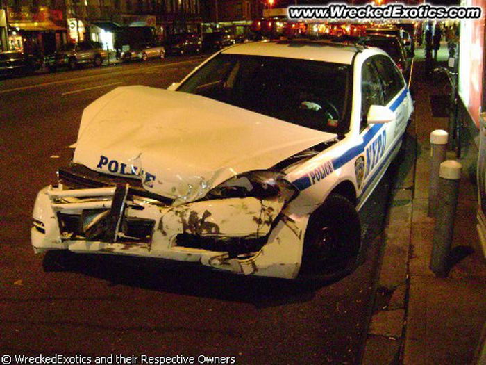 Разбитые полицейские машины (49 фото)