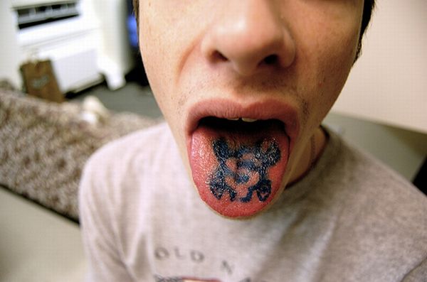 Татуировки на языках (22 фото)