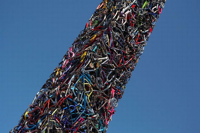 Монумент из велосипедов (6 фото)