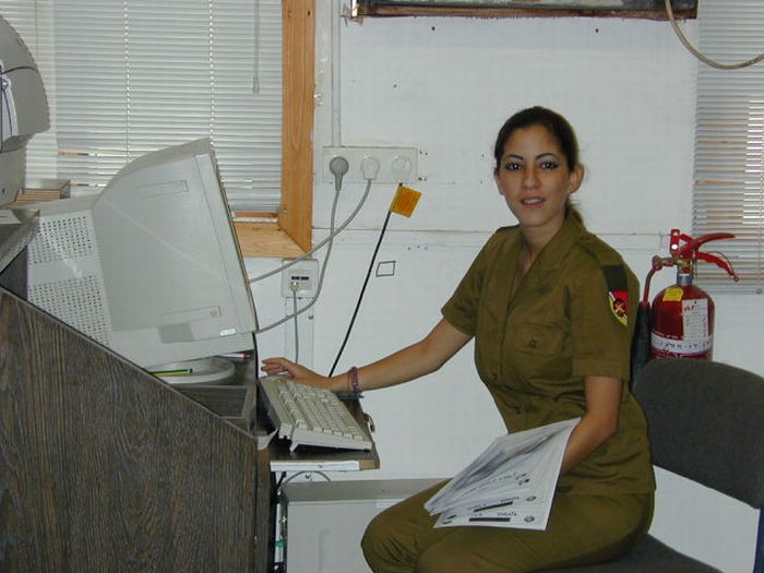 Красивые девушки из вооруженных сил Израиля (53 фото)
