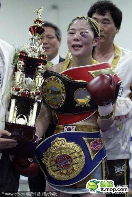 Женский бокс - это ужасно (12 фото)