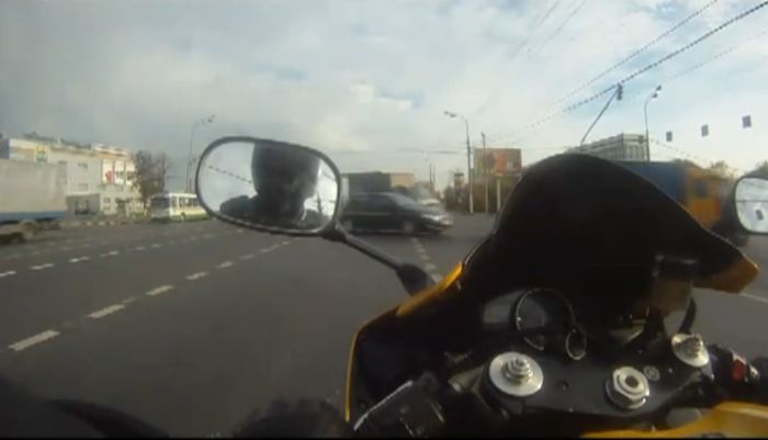 Сумасшедший заезд на мотоцикле по Москве