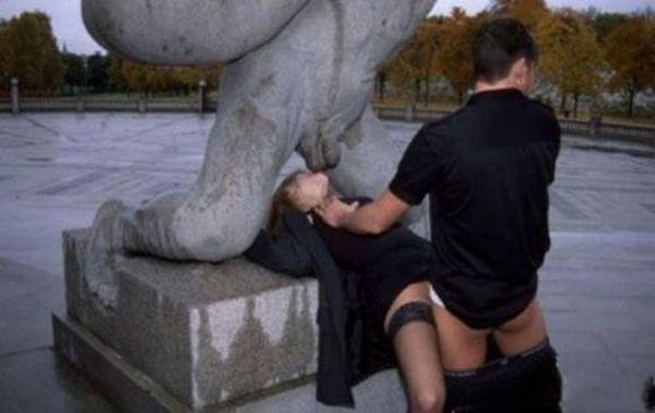 Порно фото в общественных местах