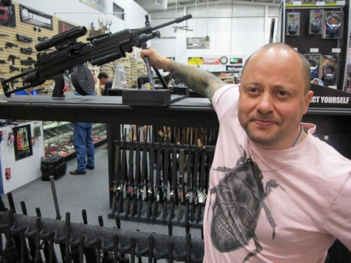 Оружейный магазин в США (47 фото)