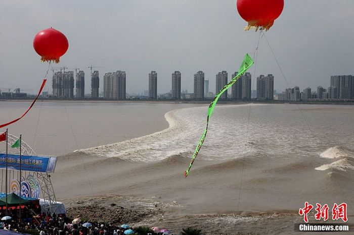 Прилив в Китае (12 фото)