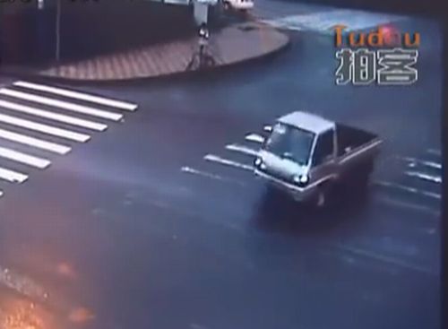 Удивительная авария в Китае (5.4 мб)