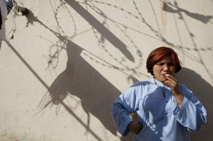 Жизнь в женской тюрьме в Афганистане (15 фото)