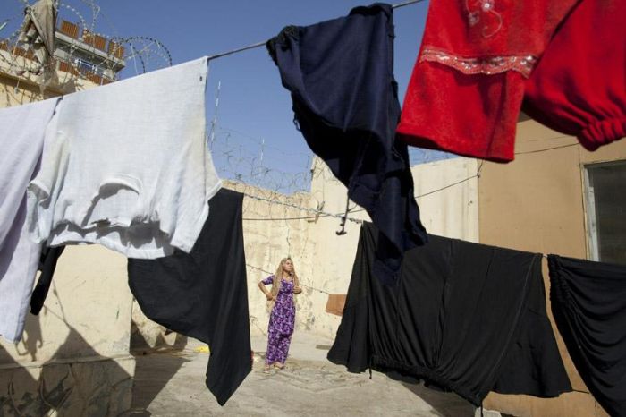 Жизнь в женской тюрьме в Афганистане (15 фото)