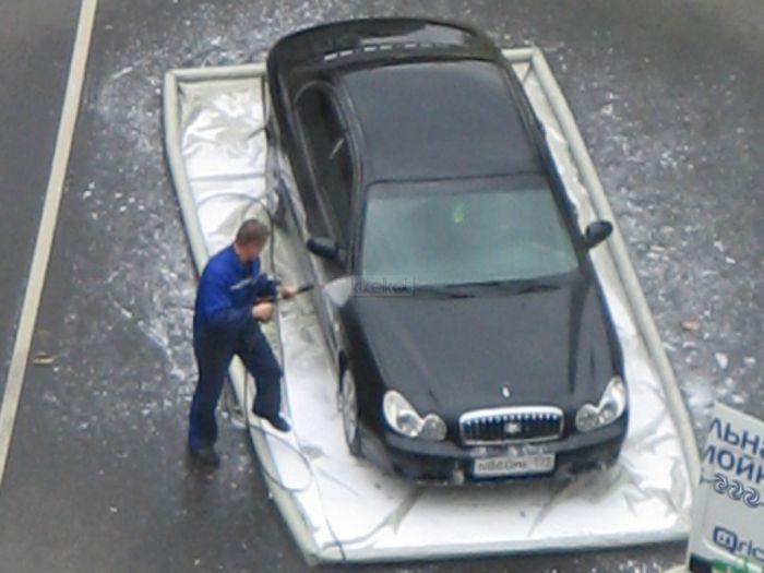 Как моют машины в Москве (11 фото)