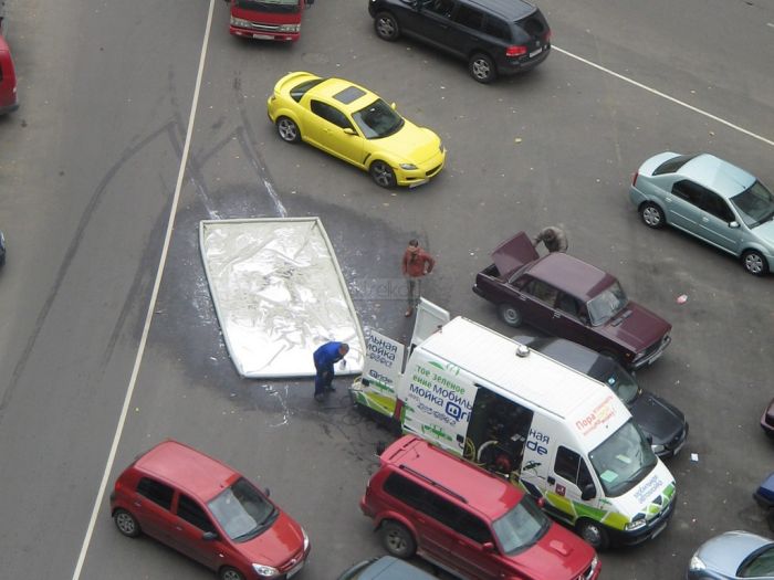 Как моют машины в Москве (11 фото)