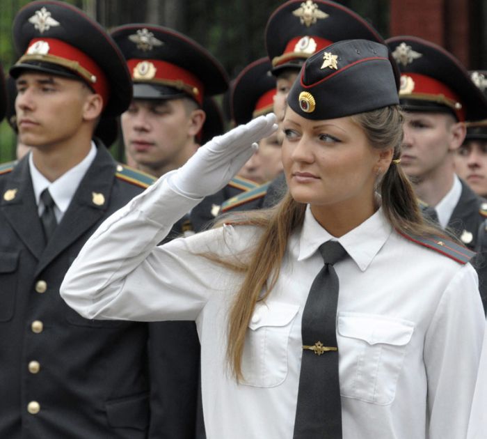 Девушки в военной форме (30 фото)