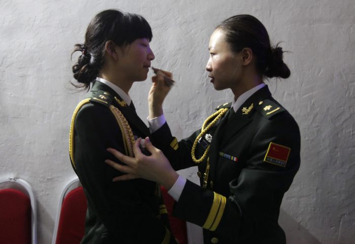 Девушки в военной форме (30 фото)