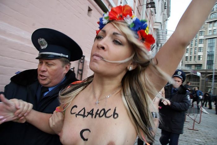 Милиция повязала активисток Femen (20 фото) НЮ