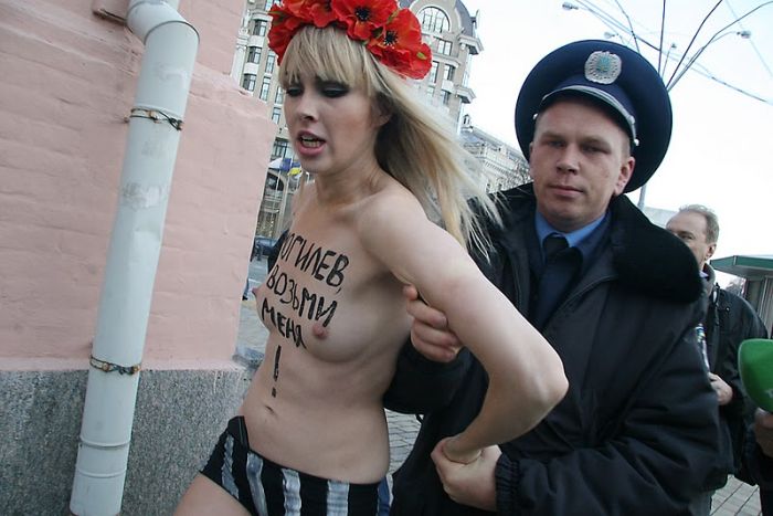 Милиция повязала активисток Femen (20 фото) НЮ