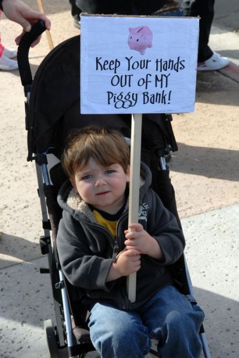 Дети в акциях протеста (34 фото)