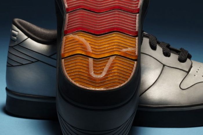Кроссовки DeLorean Nike Dunk (11 фото)