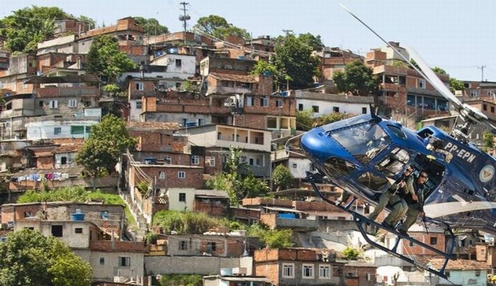 Война в трущобах Рио-де-Жанейро (19 фото)