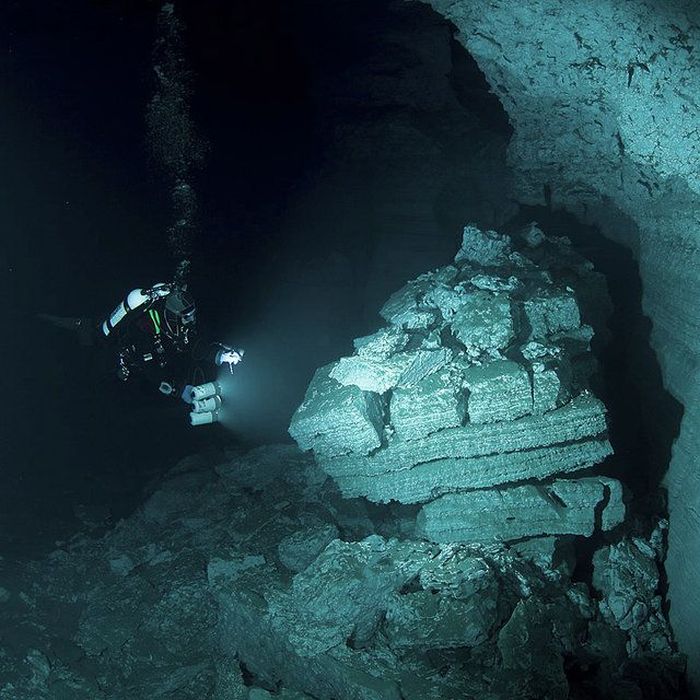 Подводные пещеры (23 фото)