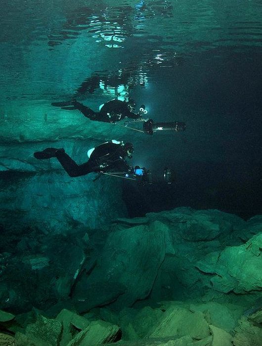 Подводные пещеры (23 фото)