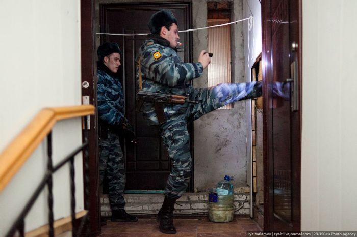 Облава на общежития в Москве, в которых живут китайцы и вьетнамцы (58 фото)