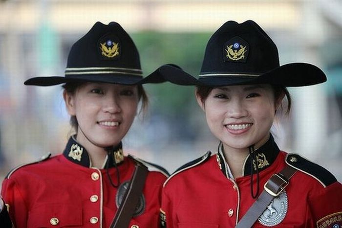 Женщины-полицейские из разных стран (53 фото)