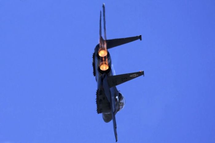 Американский истребитель F-15E (29 фото)
